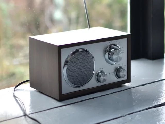 5 Tech Gadgets Every Traveler Needs in 2024